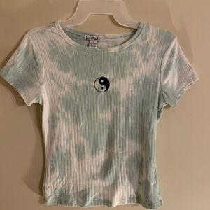 Gently used junior short sleet-shirt, size medium